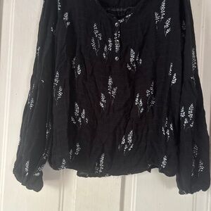 Small, flowy UNIVERSAL THREAD TOP